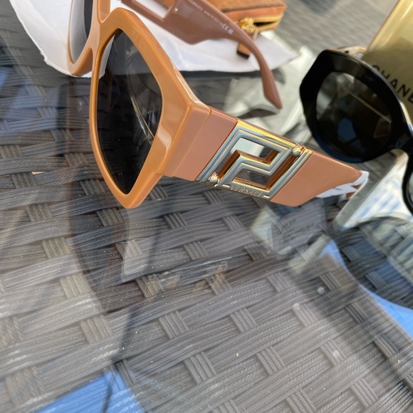 Versace sunglasses - Picture 4 of 5